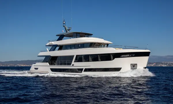 Van der Valk Publishes New Cruising Photography of 34m MARAVI — source image
