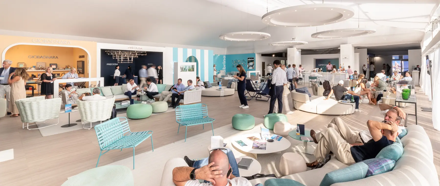Monaco Yacht Show - upper-deck-lounge-the-chic-venue-for-yachting-conversations-and-connexions