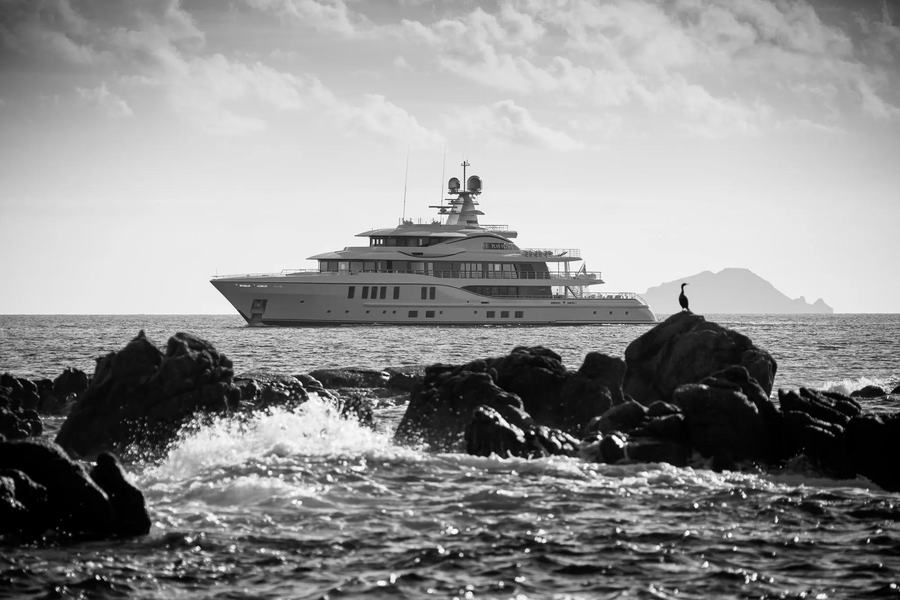 PLVS VLTRA - Damen Yachting official image