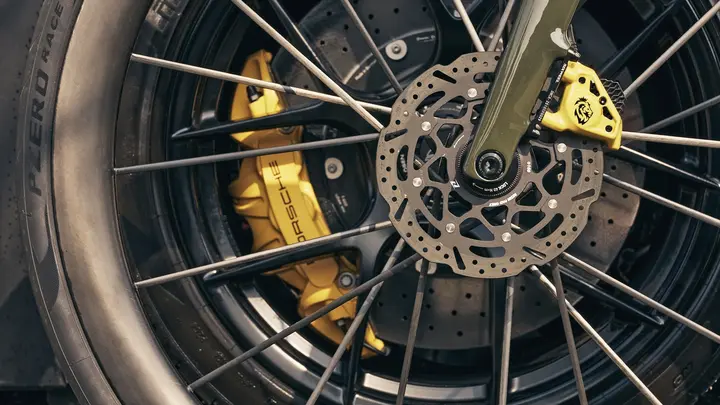 Official A Porsche 911 GT3 RS Inspires a Matching High-End Bicycle image