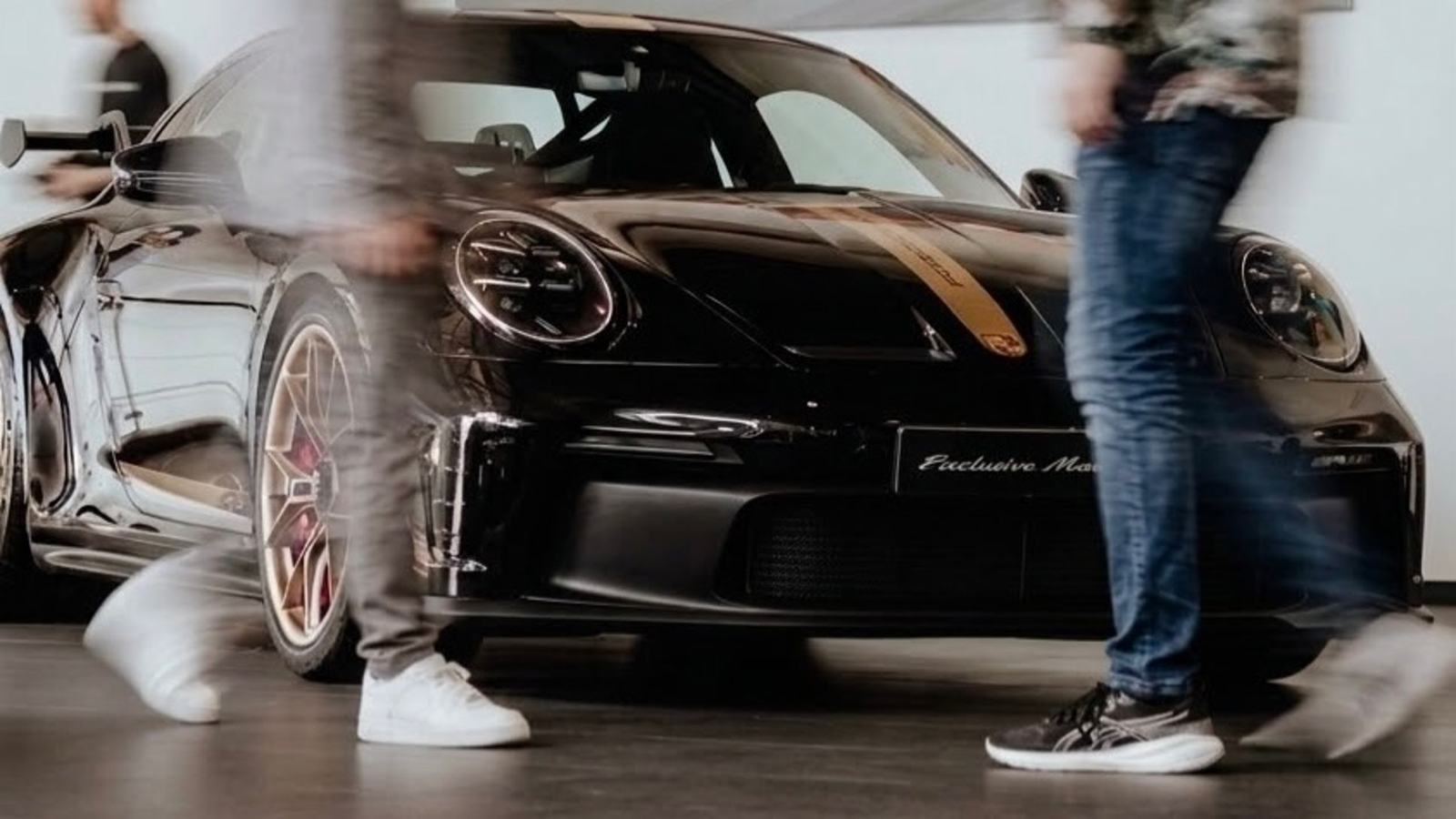 Official Porsche Bahrain Turns World Photography Day Into a Coffee and Cars Gathering image