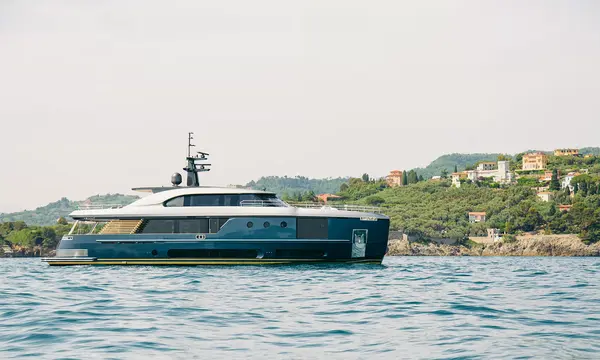 Azimut Magellano 30M — official builder image