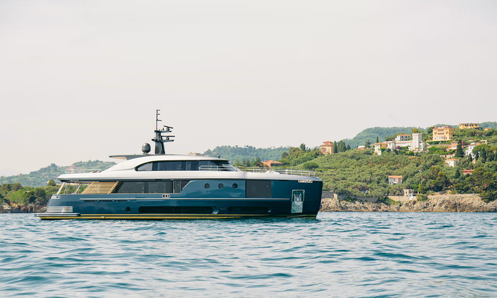 Azimut Magellano 30M — official builder image