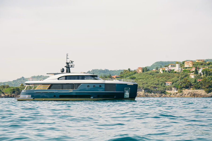 Azimut Magellano 30M — official builder image