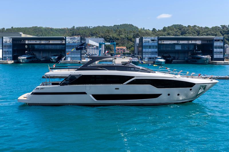 Riva 96’ Argo Super flybridge yacht