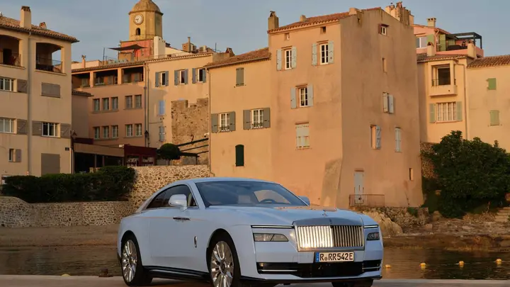 Official Rolls-Royce Takes 16 Bespoke Cars to Saint-Tropez for Its Largest Riviera Season image