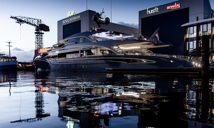 LASER LIGHT DISPLAY TO CELEBRATE PHI’S DELIVERY - Royal Huisman exact article image