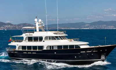 34m Lynx Yacht SANCTUARY Joins Fraser Brokerage Fleet — source image