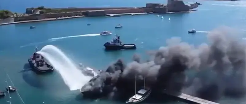 30m Sanlorenzo JOHN Partly Submerged After Brindisi Marina Fire — source image