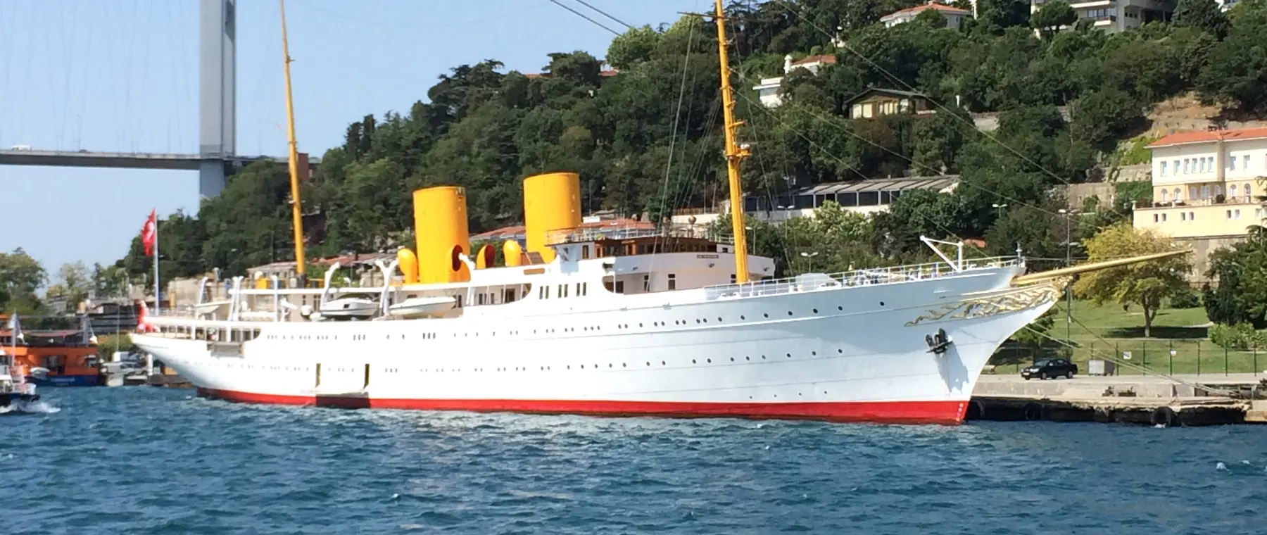 Savarona in Istanbul — DFSM1992 / Wikimedia Commons (CC BY-SA 3.0 ES)