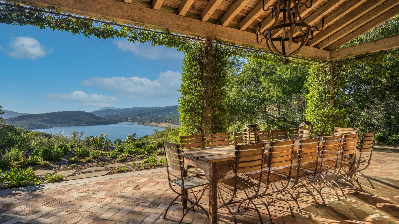 A 40-Acre Lake-View Compound in St. Helena Combines Wine Country With Private-Resort Scale — verified official source image