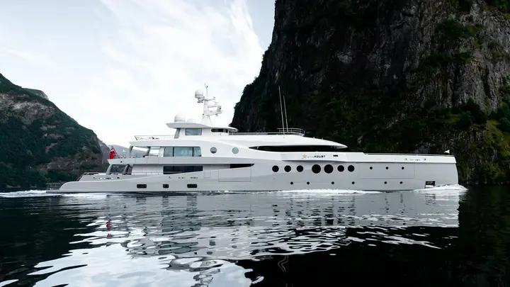 STARDUST - Damen Yachting official image