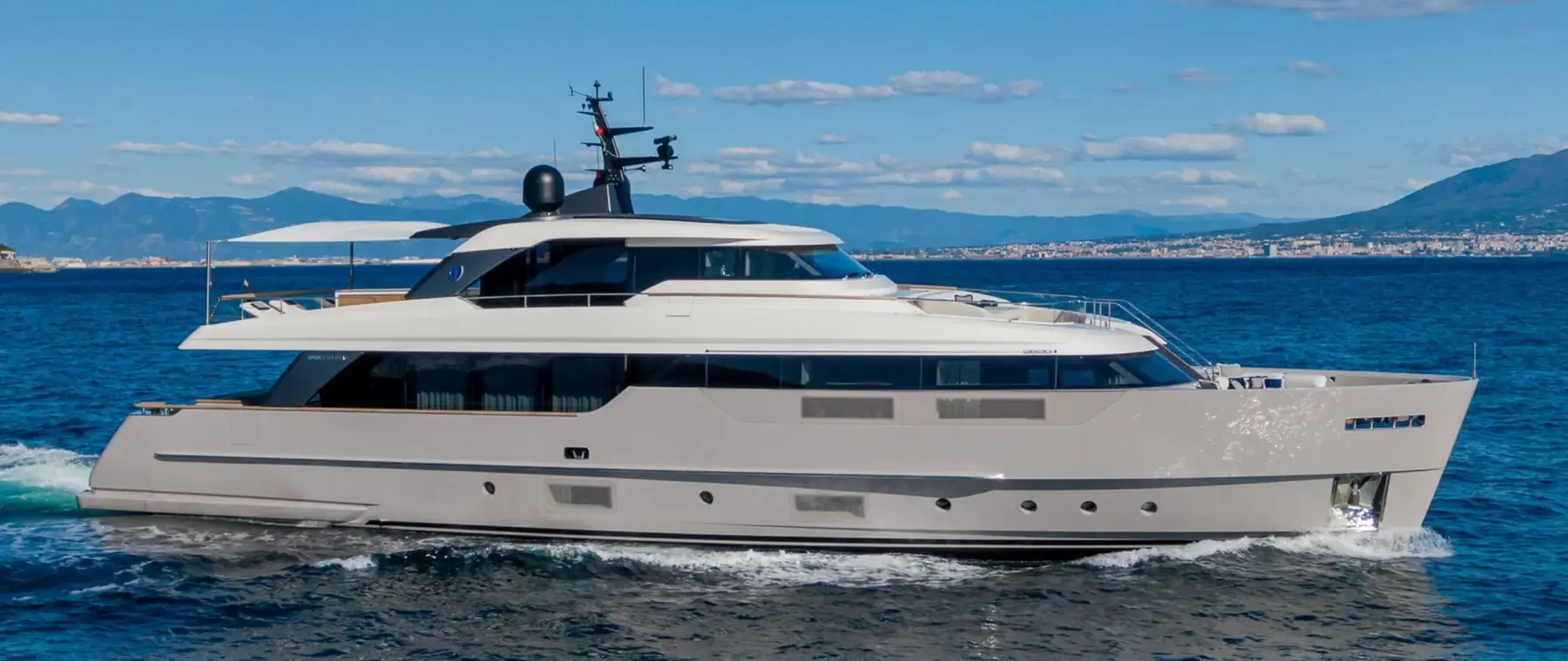 Camper & Nicholsons — official photograph of the 28.93m Sanlorenzo INVICTUS