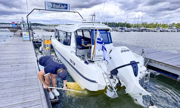 Brush 'n Go Finnish hull-cleaning trial — official company image