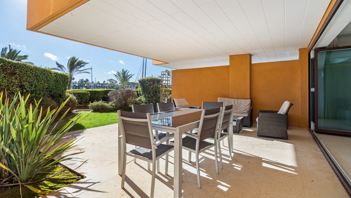 Sotogrande Marina apartment listed at 900000 euros