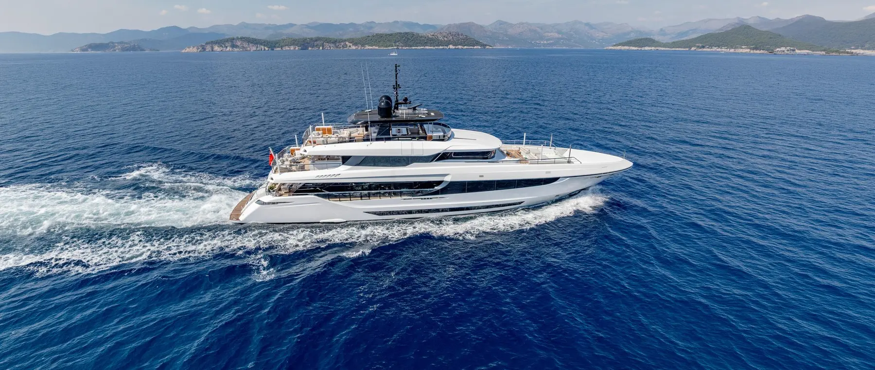 43m Mangusta Oceano 43 TOY Listed by Fraser at €20.5m After 2026 Work — source image