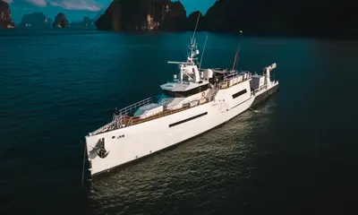 Umbra - Damen Yachting official image