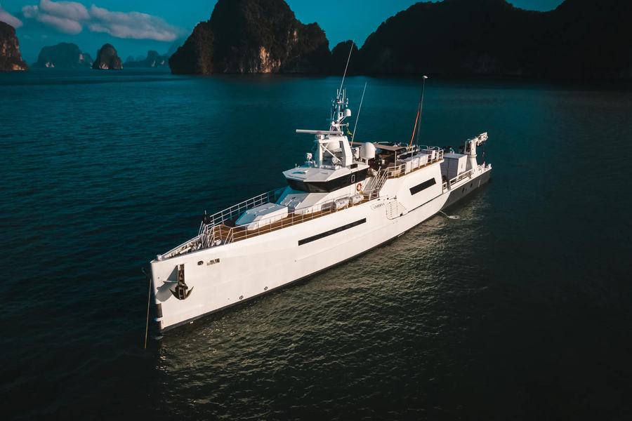 Umbra - Damen Yachting official image