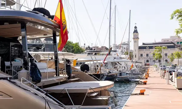 Marina Port Valencia Details 130m Berthing and Open Refit Yard Plan — source image