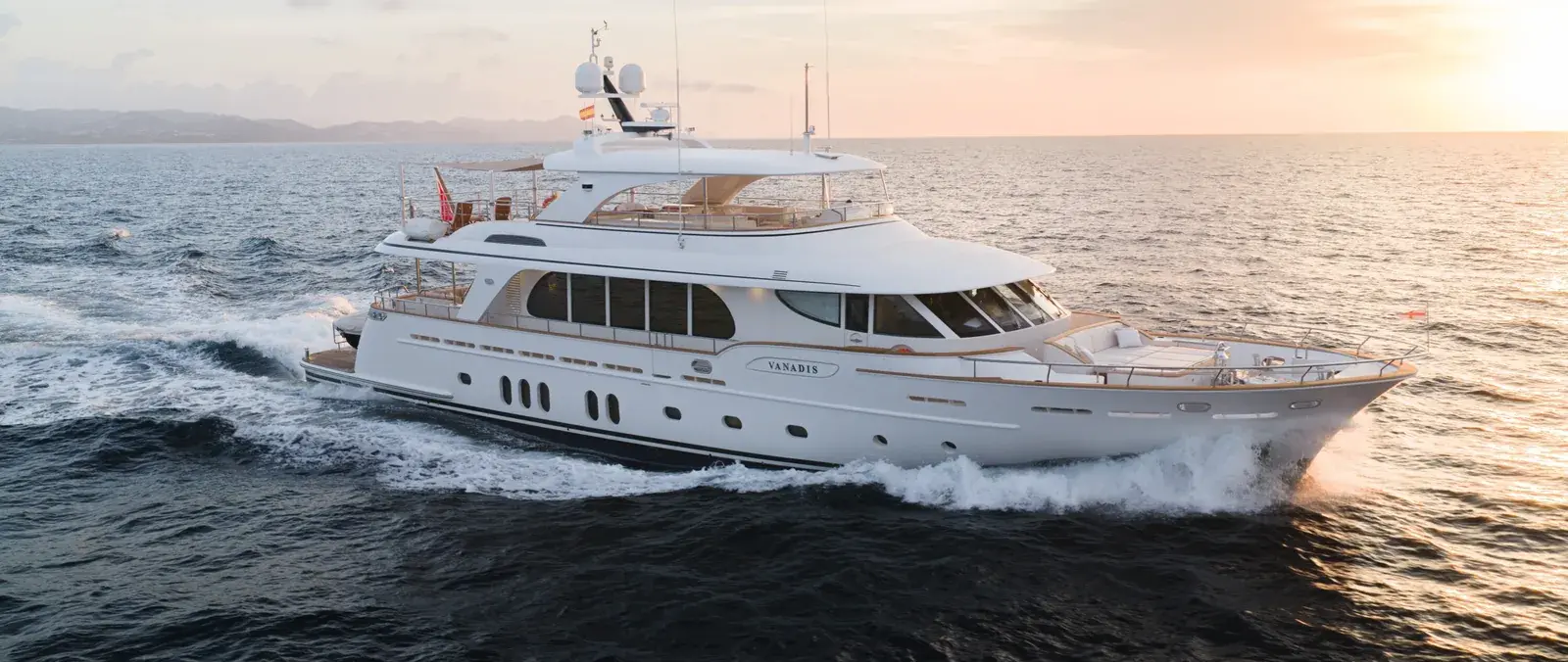 VANADIS — Cerri Cantieri Navali hybrid yacht — Fraser 2026