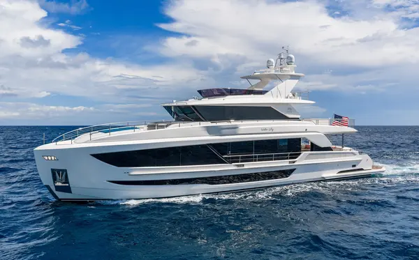 28.66m Horizon WATER LILLY Joins Denison Sales Fleet in Florida — source image