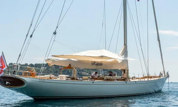 27.4m Classic Sailing Yacht WHITEFIN Cut to €2.65m — source image